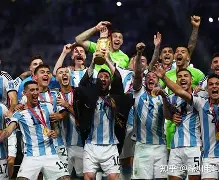 ayx爱游戏在线入口-维特根斯坦哲学名言