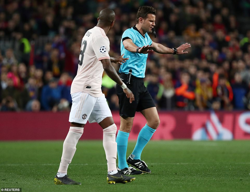 ayx爱游戏电竞-犹他爵士发布备战花絮，关键时刻队长鼓劲，德国杯任务艰巨，团队化学反应显著(犹他爵士队球员名单)